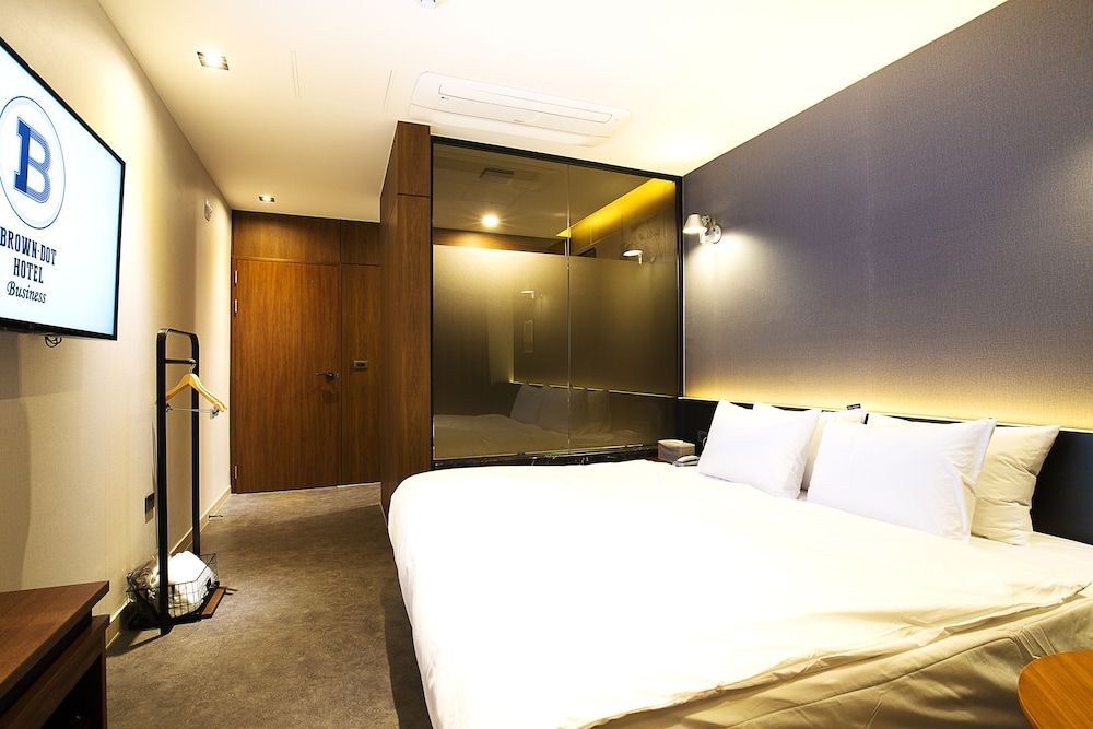 Brown Dot Busan Station Sky Garden Superior Double Room