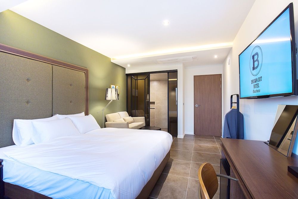 Brown Dot Busan Station Sky Garden Premium Double Room, Non Smoking (with Spa) 2