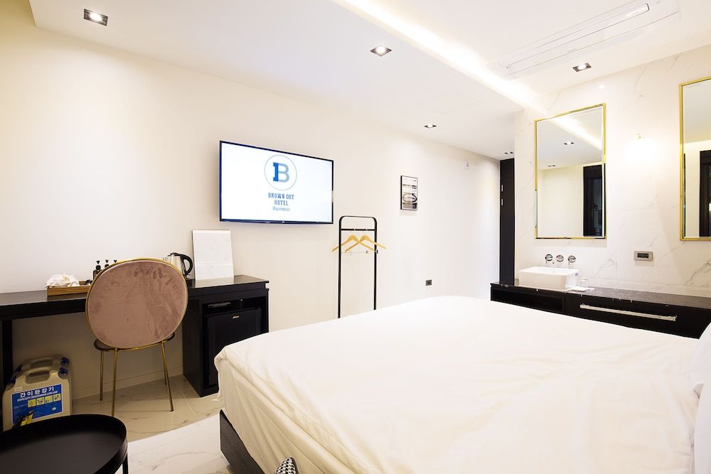 Brown Dot Busan Station Sky Garden Premium Double Room, Non Smoking (with Spa) 4