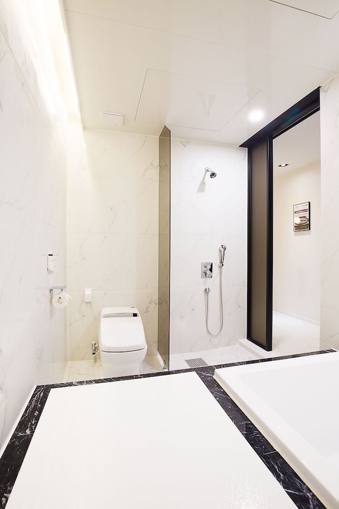 Brown Dot Busan Station Sky Garden Premium Double Room, Non Smoking (with Spa) 13