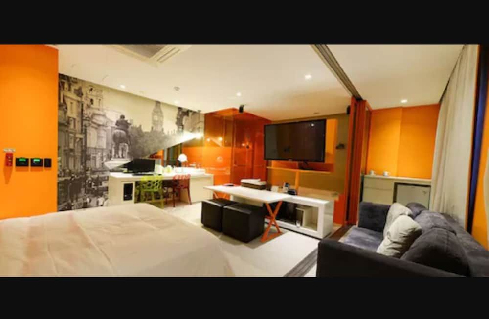 undefined Lifestyle S Hotel 8