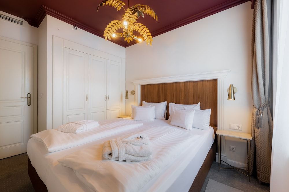 undefined Queen's Court Hotel & Residence 8