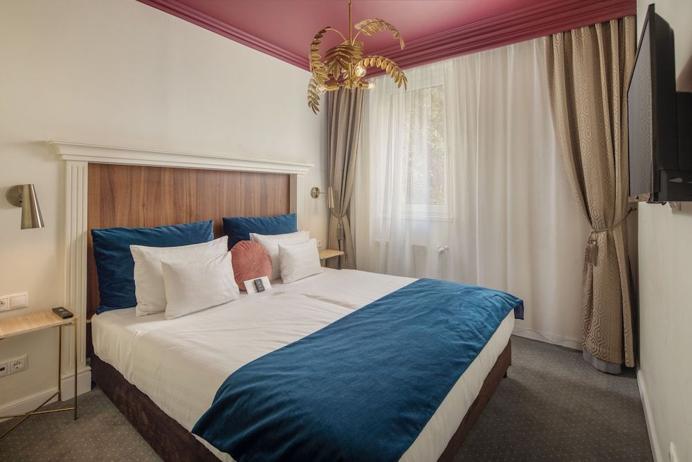 undefined Queen's Court Hotel & Residence