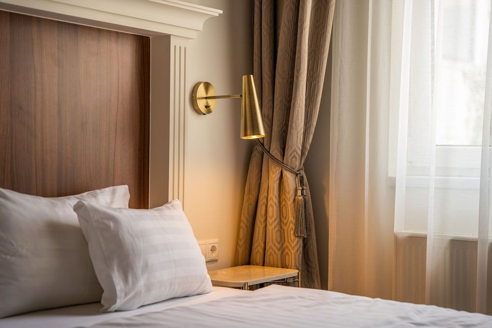 Queen's Court Hotel & Residence Superior Triple King Suite 20