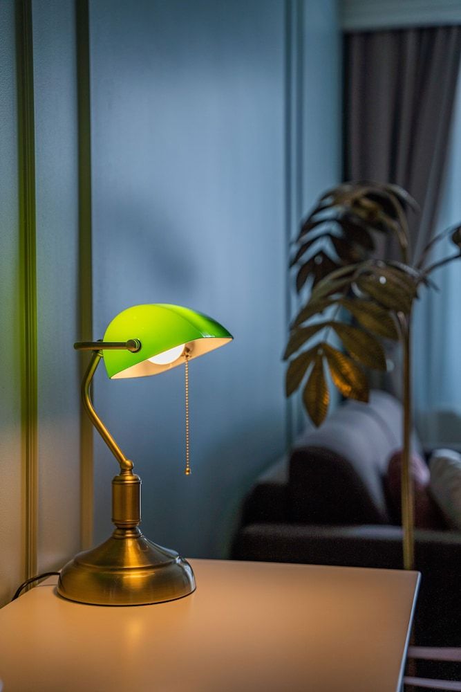 Queen's Court Hotel & Residence Superior Triple King Suite 28