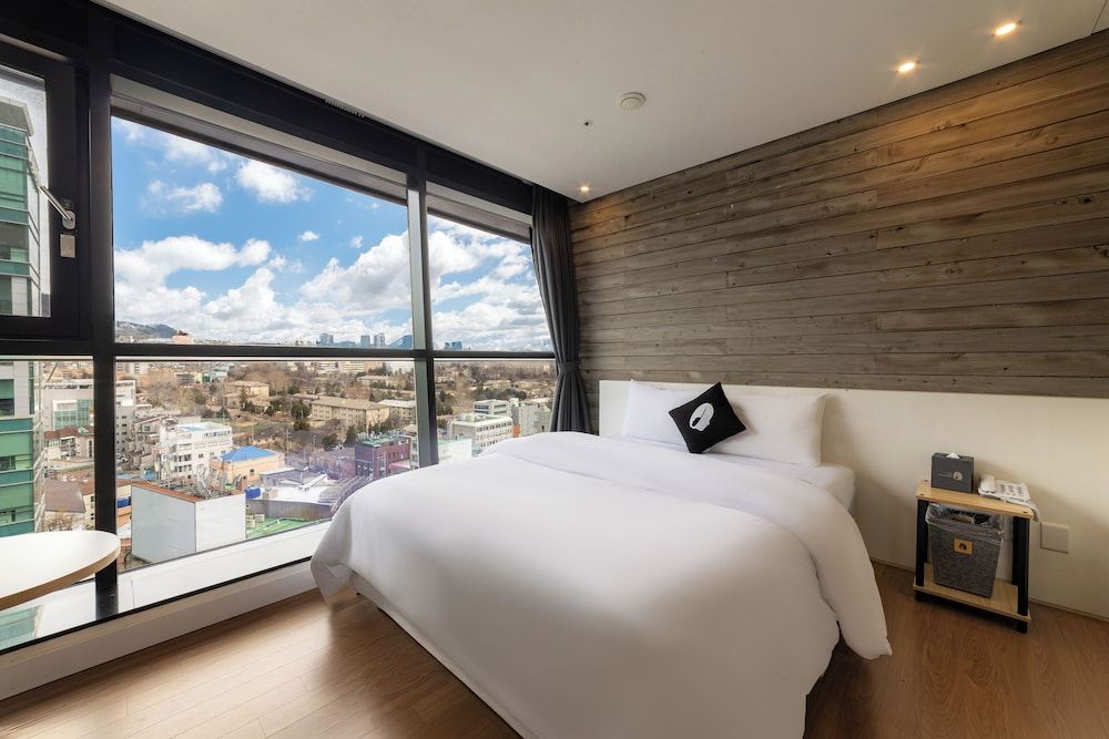 Hotel the Designers Seoul Station Superior Double City View 2