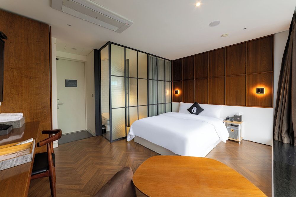 Hotel the Designers Seoul Station Superior Double City View 4
