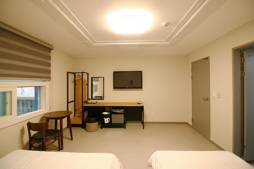 Trevi Hotel Twin Room 4