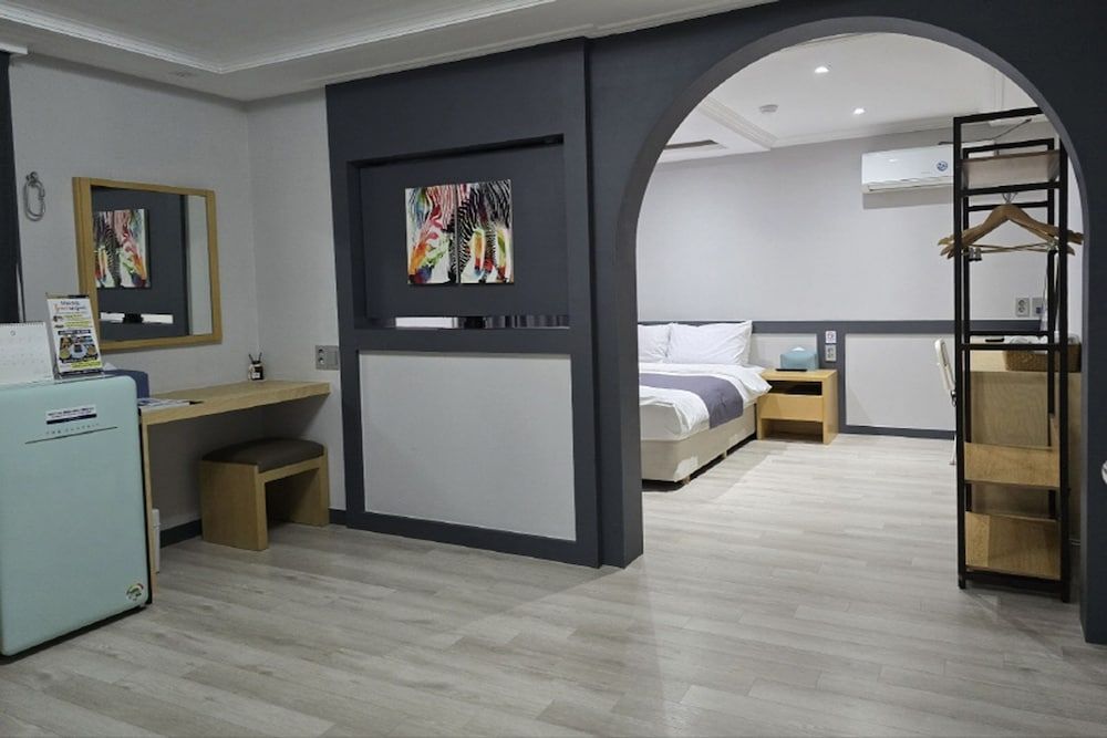 Galaxy Hotel Family Room, City View (705) 3