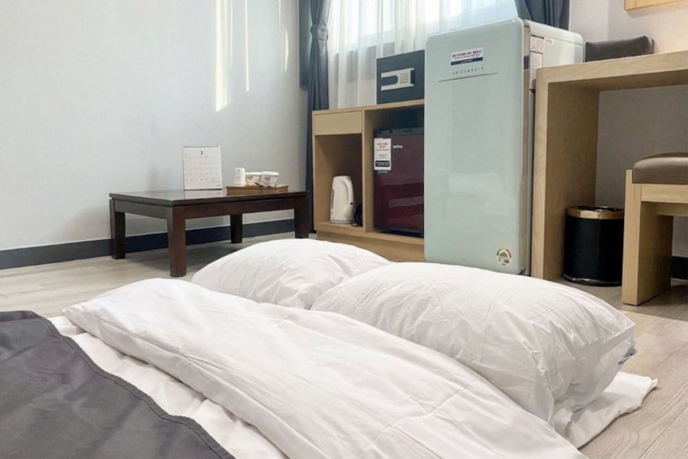 Galaxy Hotel Family Room, City View (705) 4