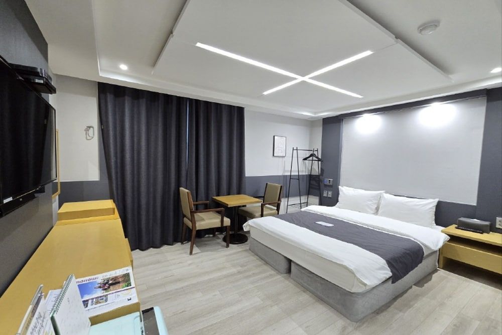 Galaxy Hotel Family Room, City View (506 or 507)