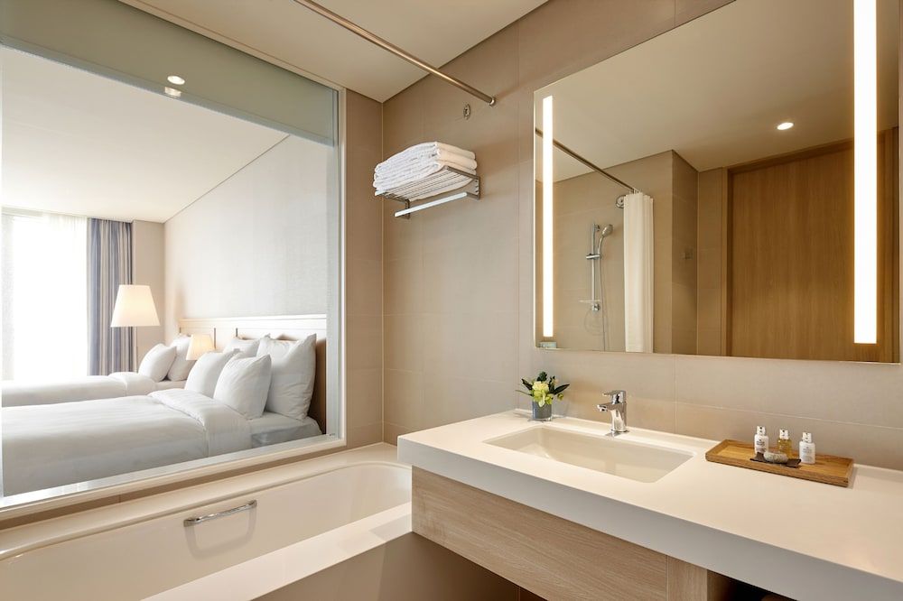 Lotte Resort Sokcho [Waterpark PKG ] Deluxe Family Twin, Ocean View - access for 2 3