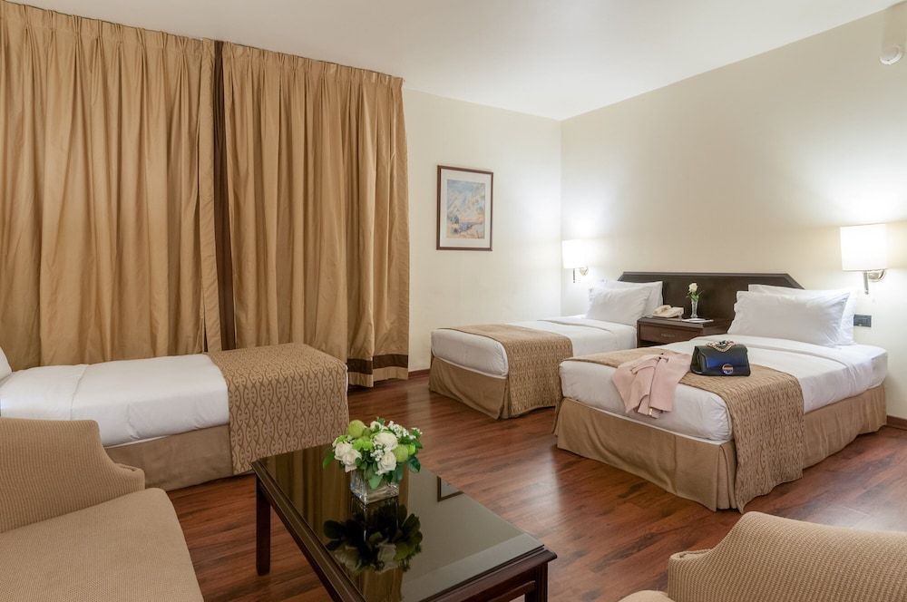 Le Commodore Deluxe Double or Twin Room