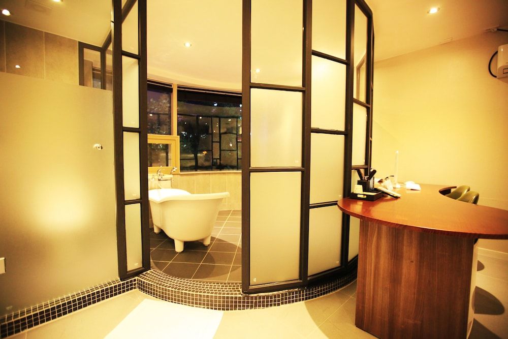 Hotel The Ann Room (VIP) 2