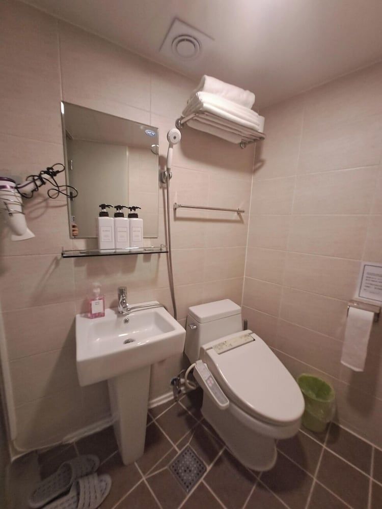 Hostel ARA125 Economy Double Room 4