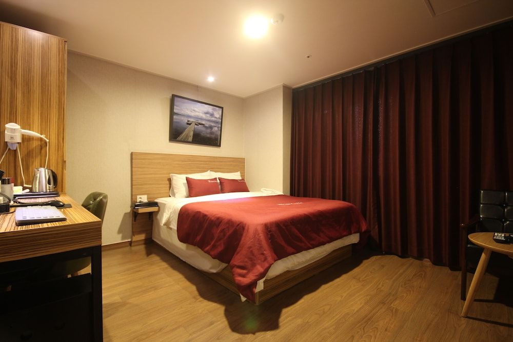 Hotel The May Standard Room 2