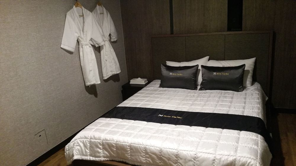 undefined Hotel The May 10