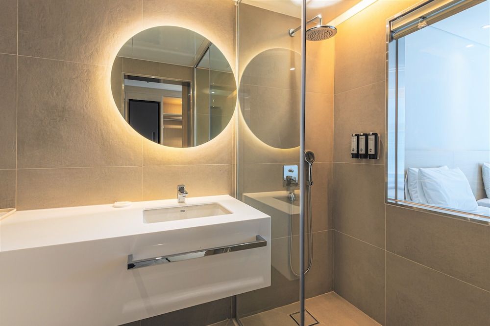 The Marine View Hotel Premium Twin Room 3