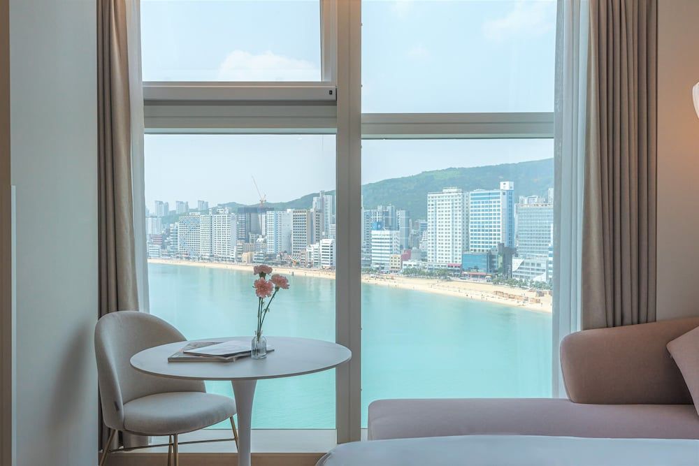 The Marine View Hotel Suite, 1 Double Bed 7