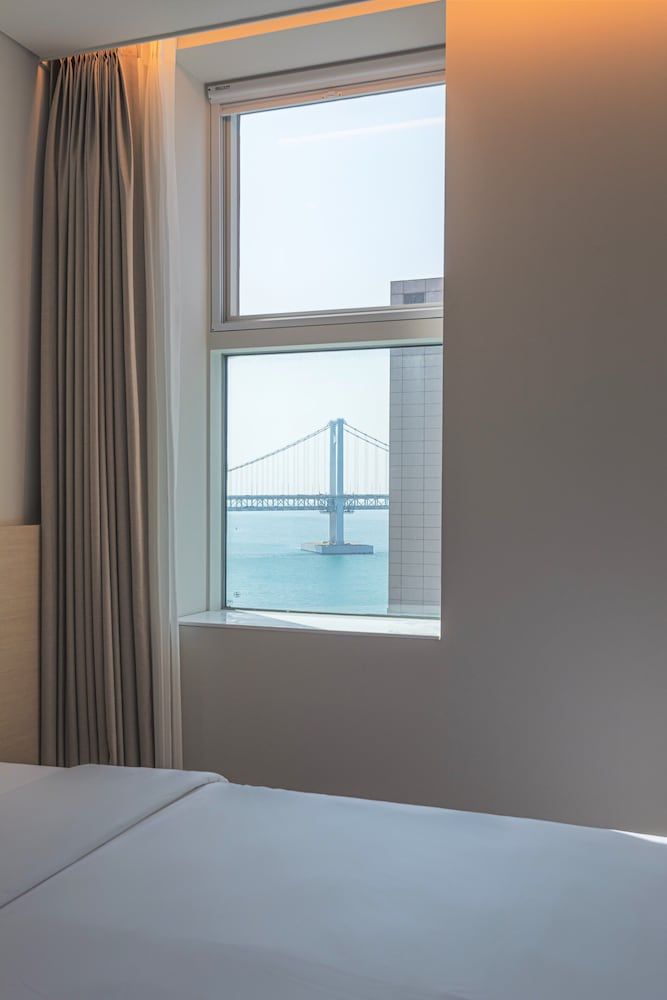 The Marine View Hotel Premium Twin Room 5