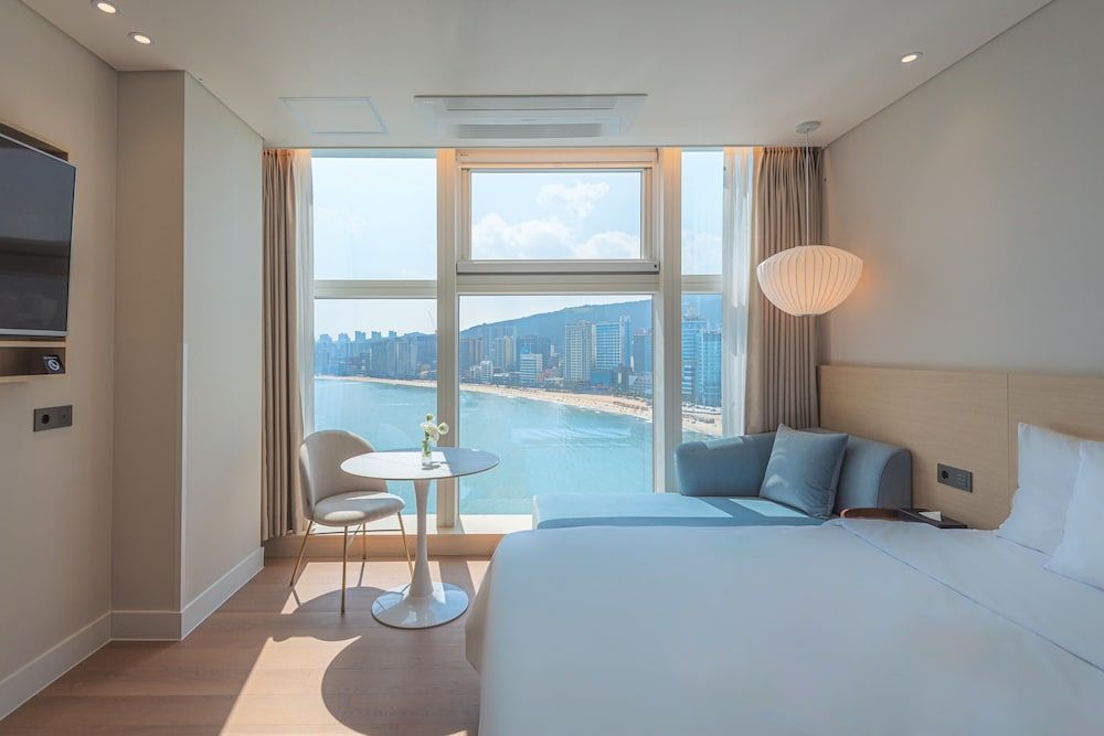 The Marine View Hotel Suite, 1 Double Bed 6