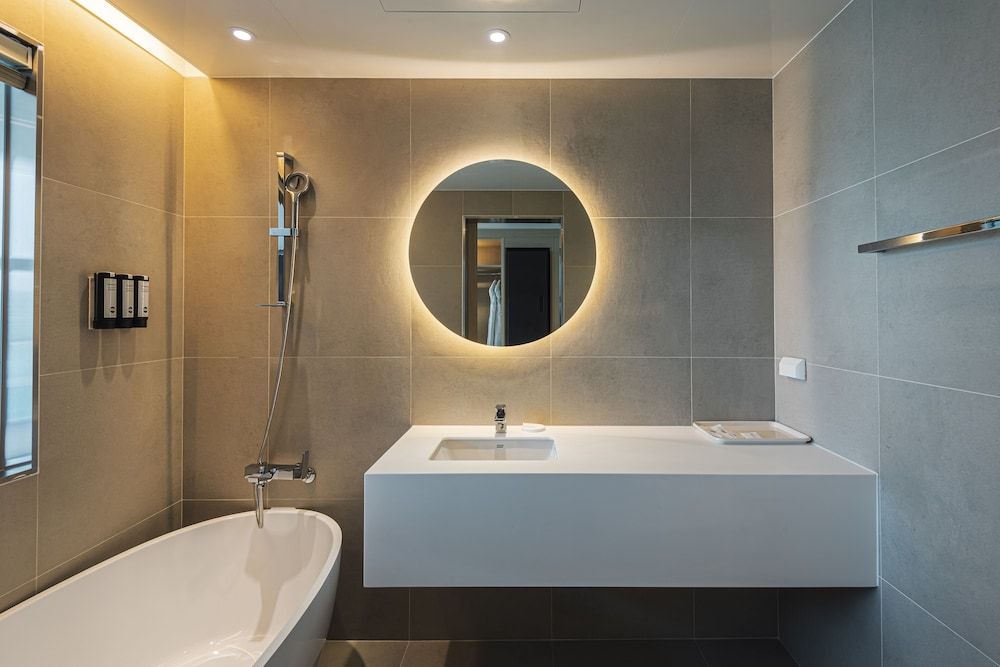 The Marine View Hotel Suite, 1 Double Bed 9