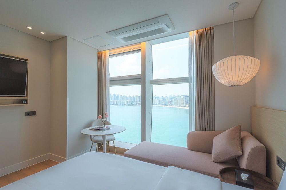 The Marine View Hotel Suite, 1 Double Bed 2