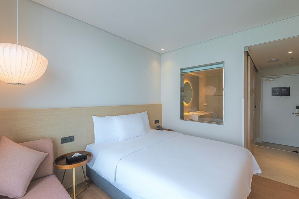 The Marine View Hotel Suite, 1 Double Bed 4