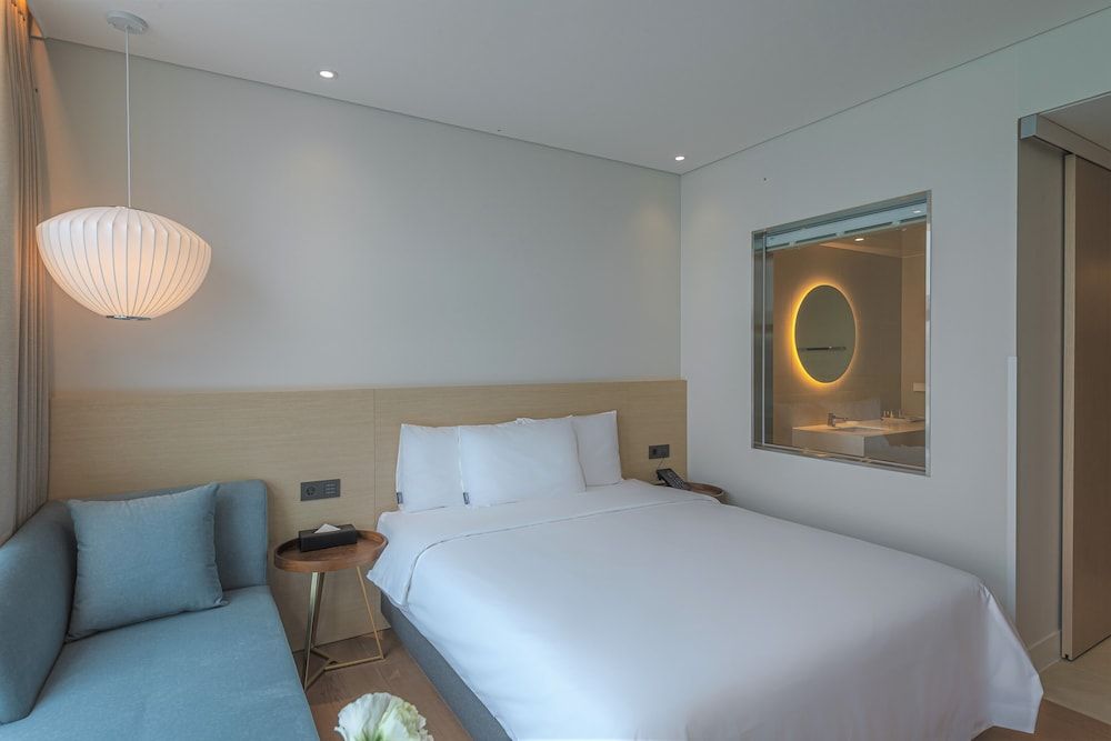 The Marine View Hotel Suite, 1 Double Bed 3