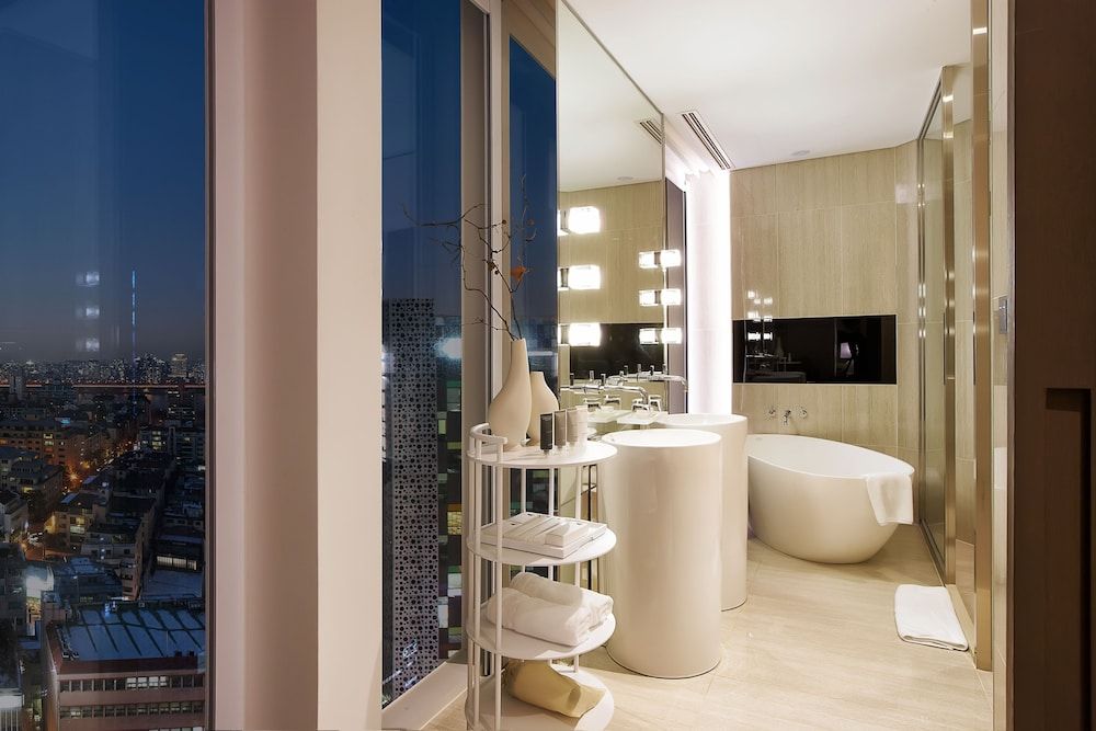 Deep Soaking Bathtub