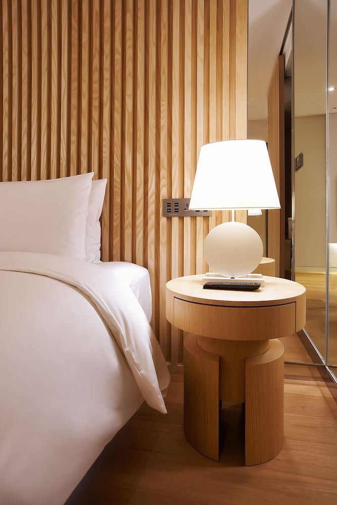 Hotel ENTRA Gangnam Deluxe Room (King) 2