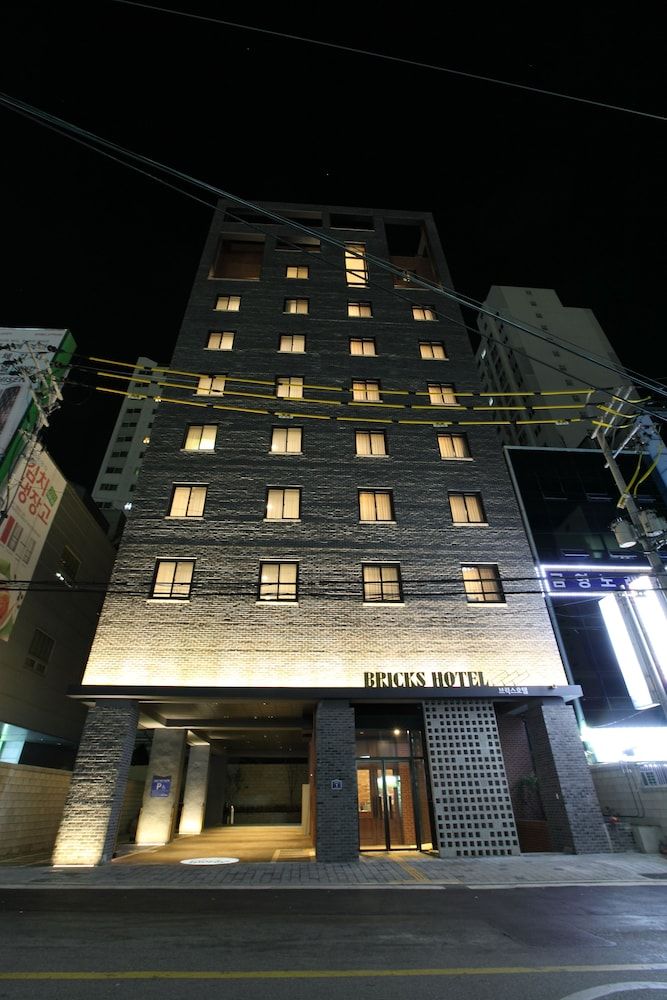 undefined Bricks Hotel 3