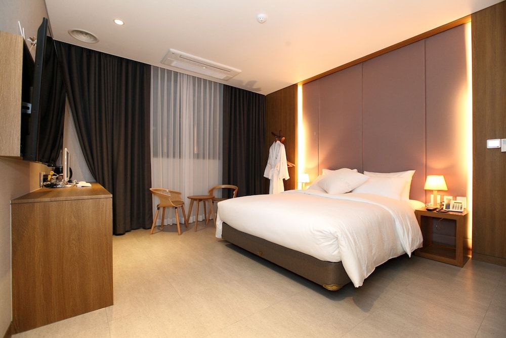 undefined Bricks Hotel 2