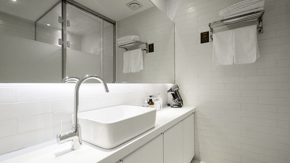 Schweizer Dorf Hotel Standard Twin Room 4