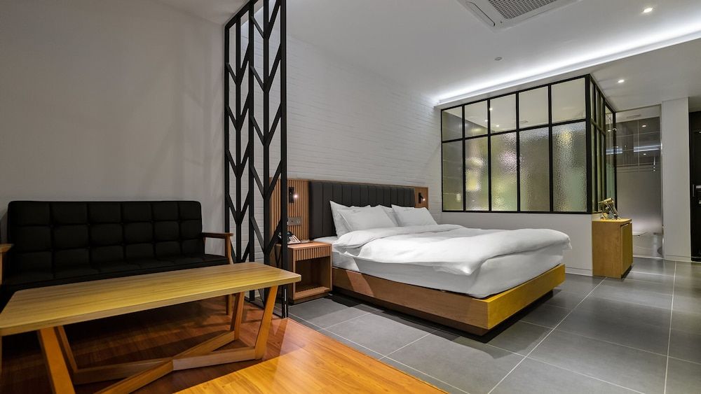 Schweizer Dorf Hotel Deluxe Double Room 2