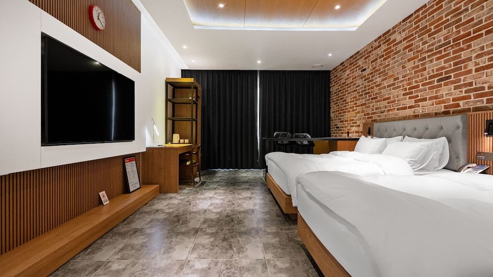 Schweizer Dorf Hotel Standard Twin Room 2