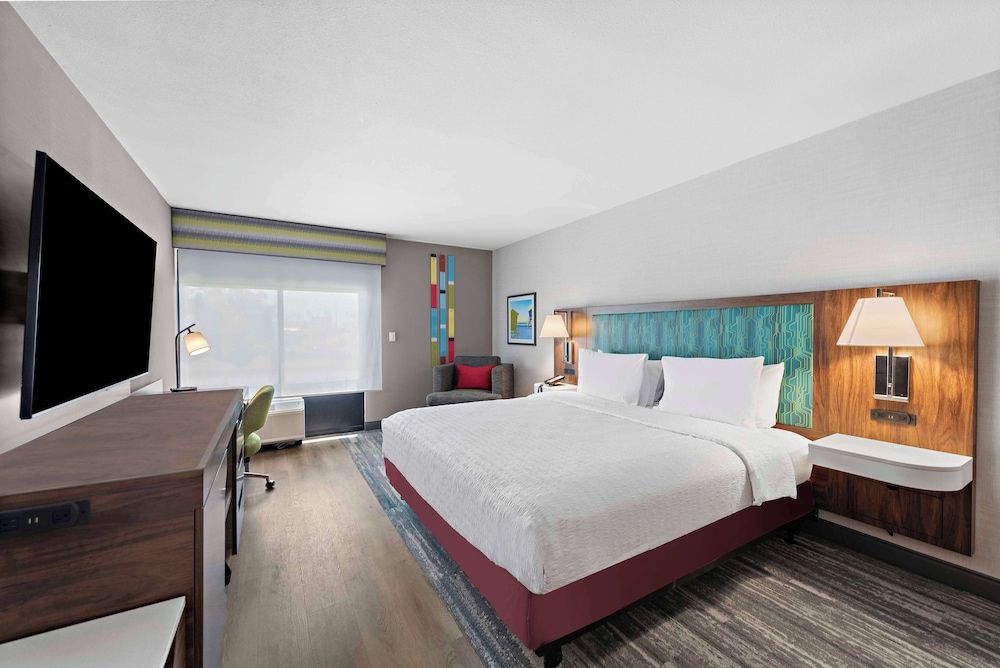 Room, 1 King Bed, Accessible (Mobility, Hearing, Roll-In Shower)
