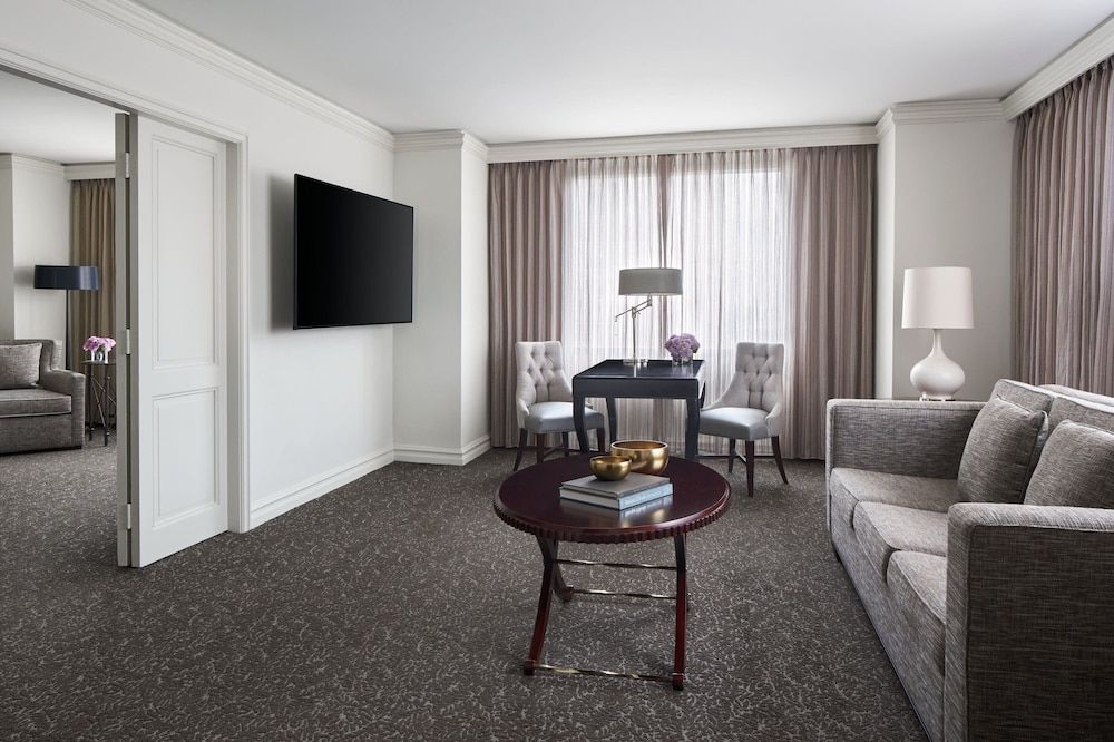 Executive Suite, 1 Bedroom (Mobility Accessible, Roll-In Shower)