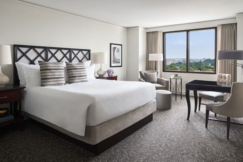 Club Room, 1 King Bed, Non Smoking