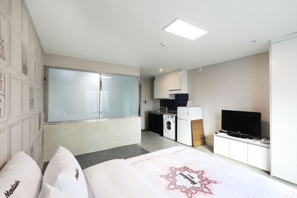 Hotel Mondavi Family Room (Twin Bed) 5