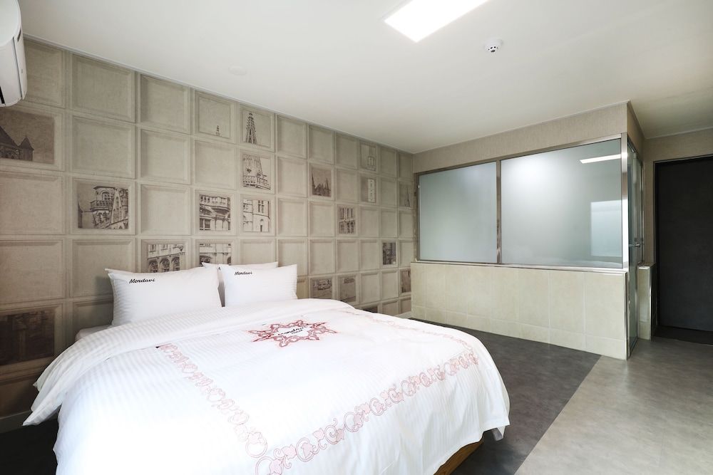 Hotel Mondavi Family Room (Twin Bed) 2