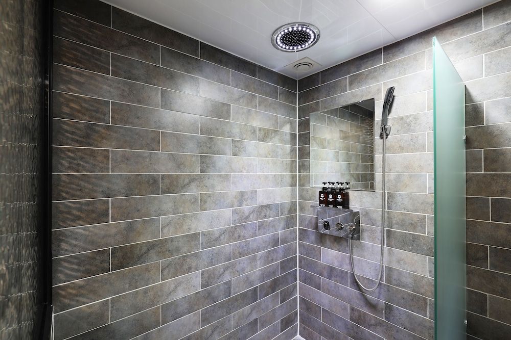 Hotel Mondavi Family Room (1 Single Futon) 4