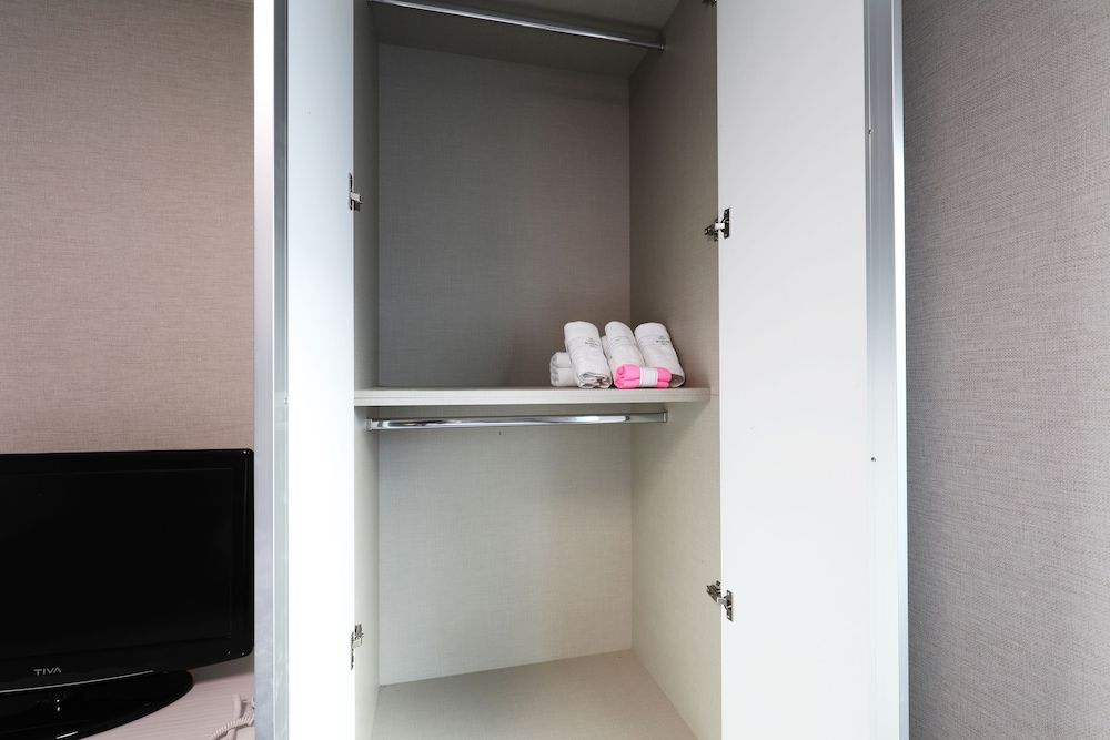 Hotel Mondavi Family Room (Twin Bed) 4