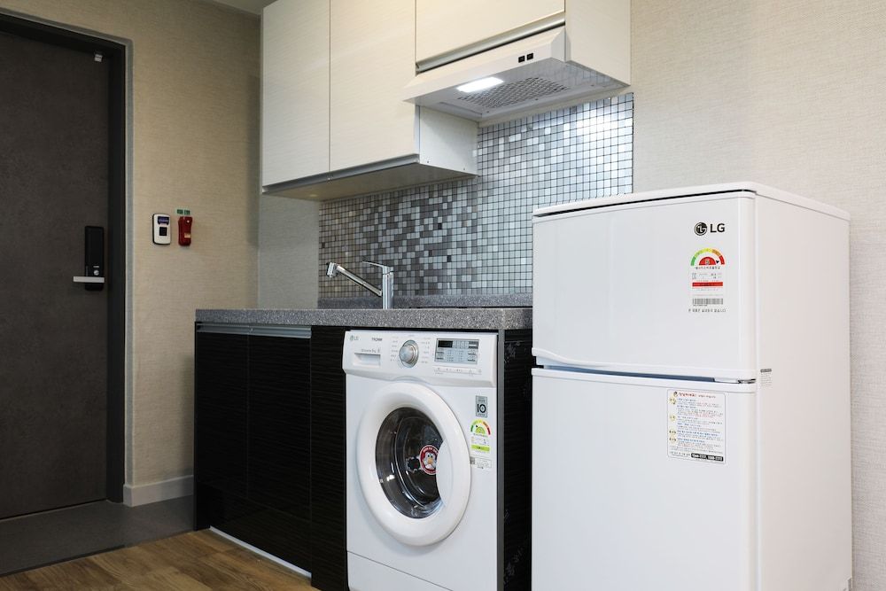 Hotel Mondavi Family Room (Twin Bed) 12