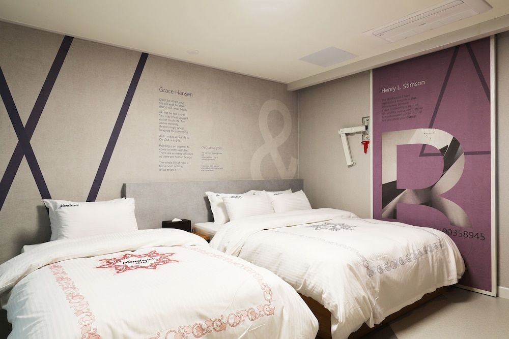 Hotel Mondavi Standard Twin Room 4