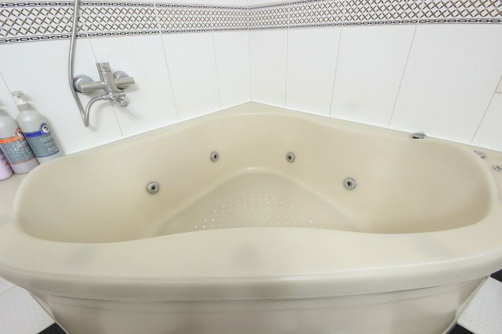 Deep Soaking Bathtub