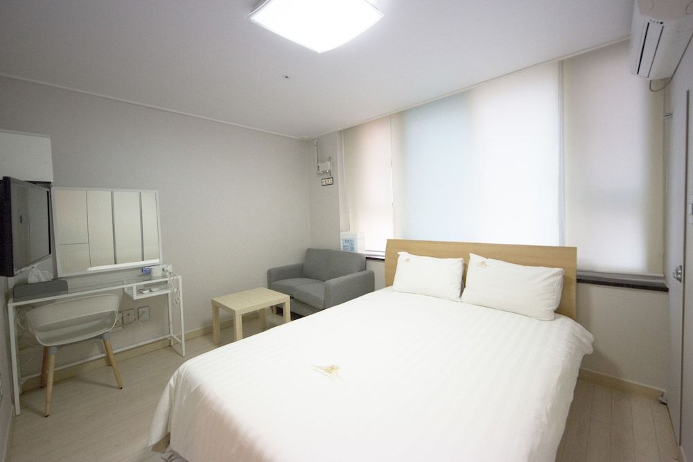 Inn The City Business Hotel Standard Double Room (No Parking) 5