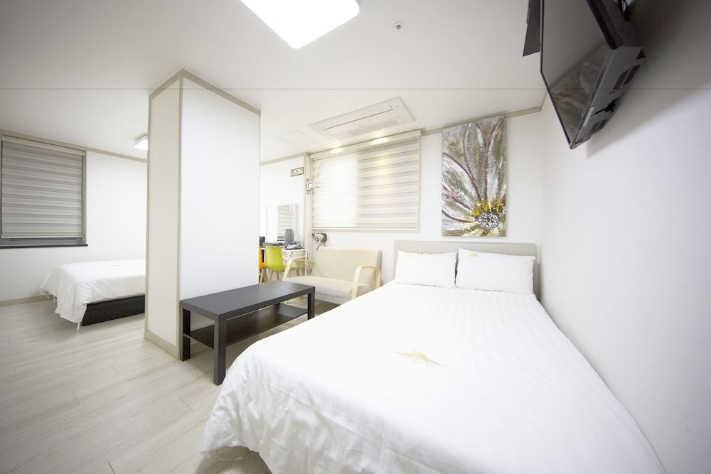 undefined Inn The City Business Hotel 2