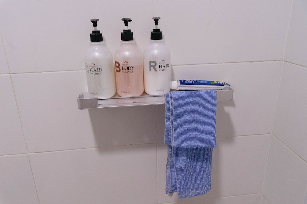 White Cabin Double Room 9