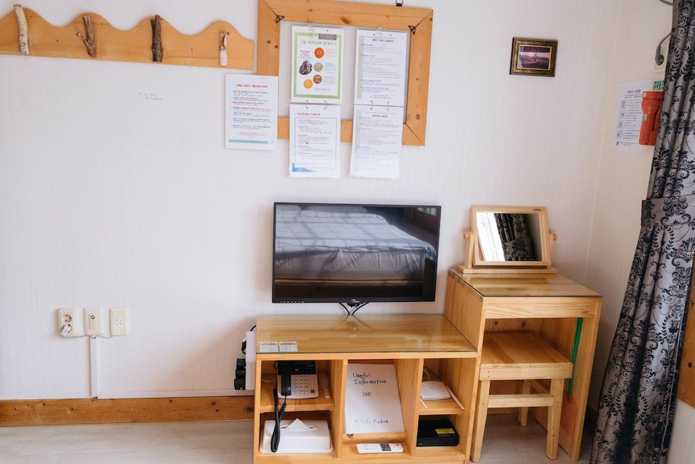 White Cabin Double Room 4